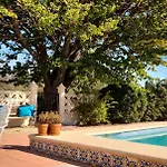 Bed & Breakfast Casa De Lirios 4*