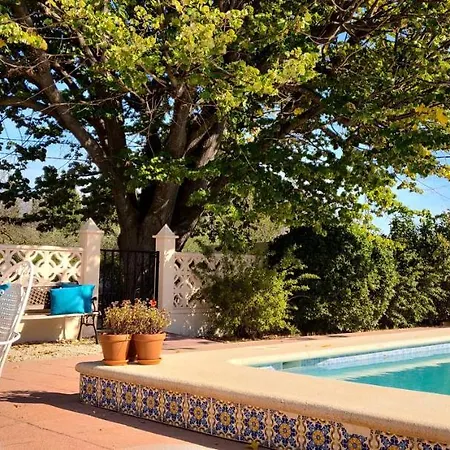 לינה וארוחת בוקר Casa De Lirios 4*