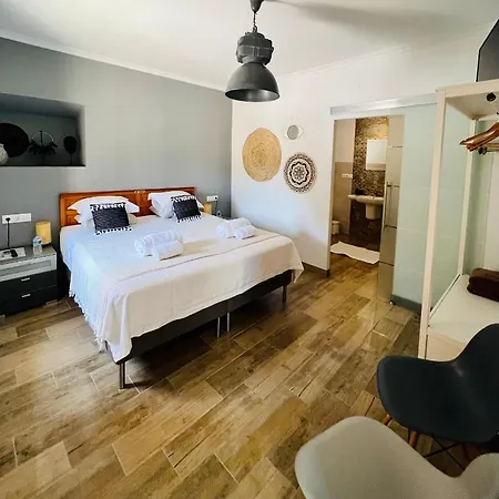 Casa De Lirios 4*