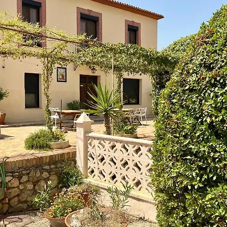 Casa De Lirios Bed & Breakfast 4*