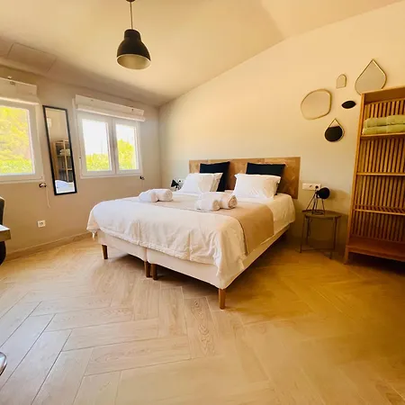 Bed & Breakfast Casa De Lirios 4*