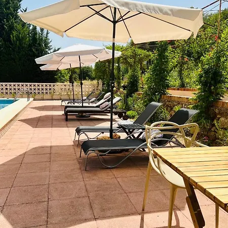 Casa De Lirios 4*