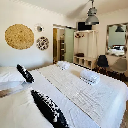 Casa De Lirios Nocleg ze śniadaniem 4*