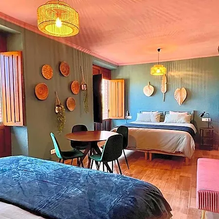 Casa De Lirios Nocleg ze śniadaniem 4*